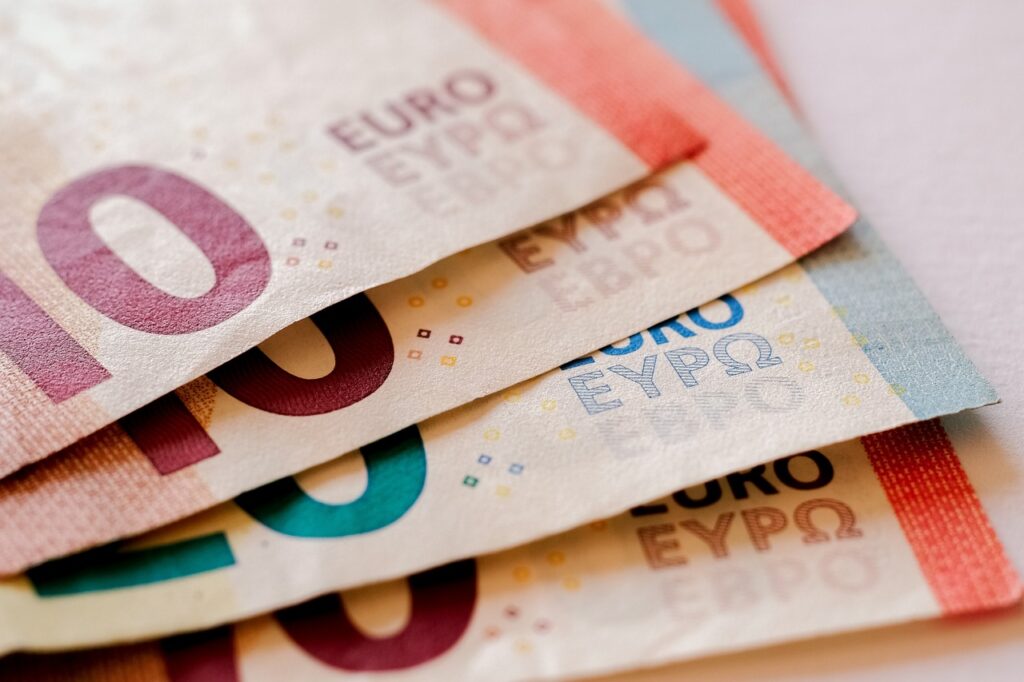 money, euro, finance-2259045.jpg